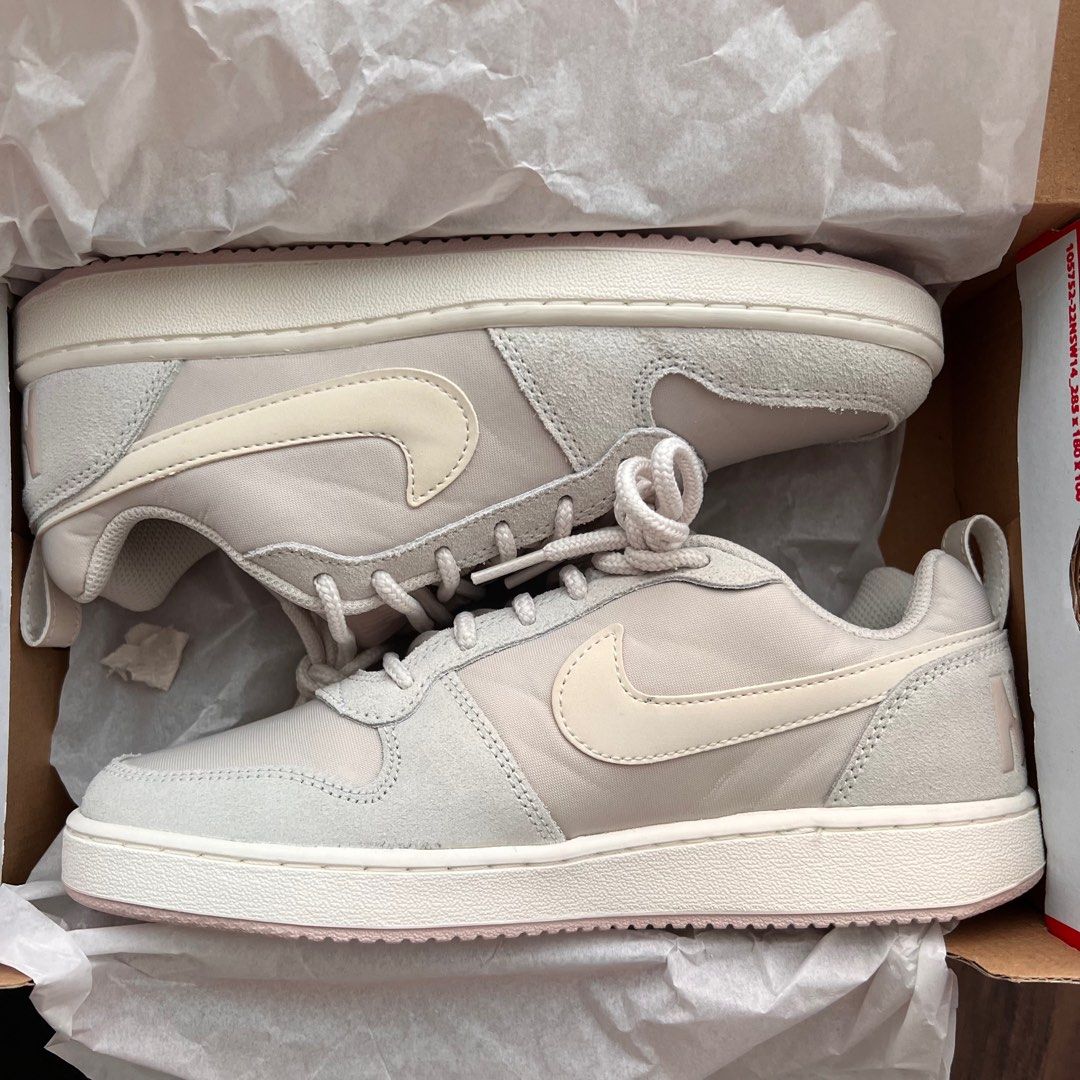 Nike Court Borough Low Premium in Cream