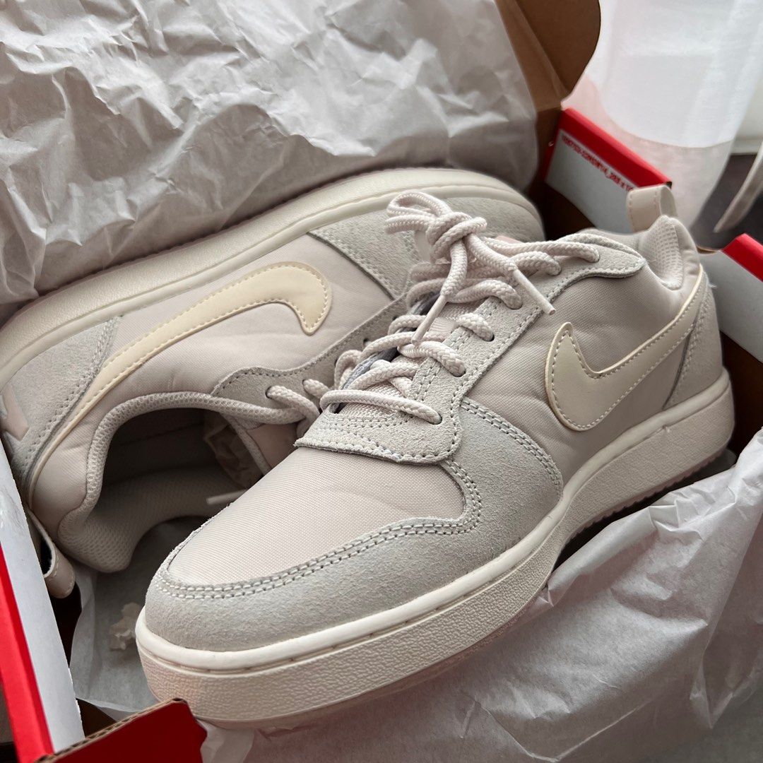 Nike Court Borough Low Premium in Cream