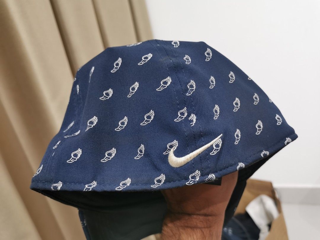 Nike winged foot hat top