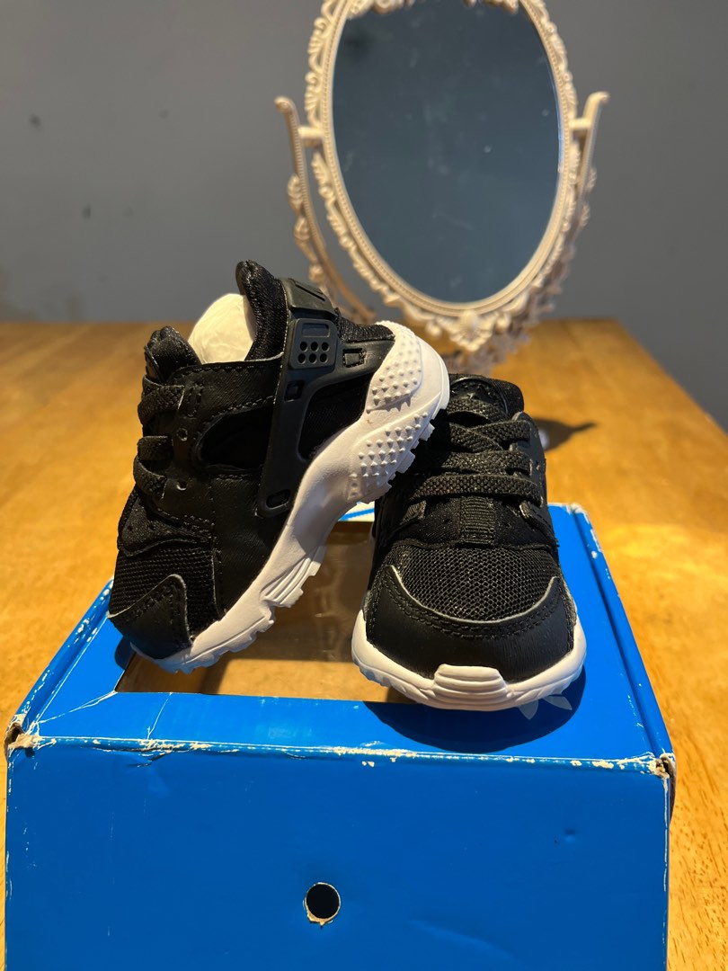 Baby nike huarache on sale white