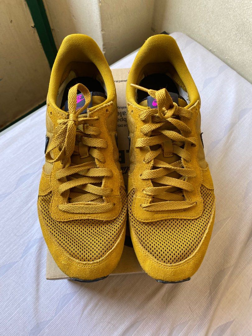 Nike internationalist 2025 mustard yellow
