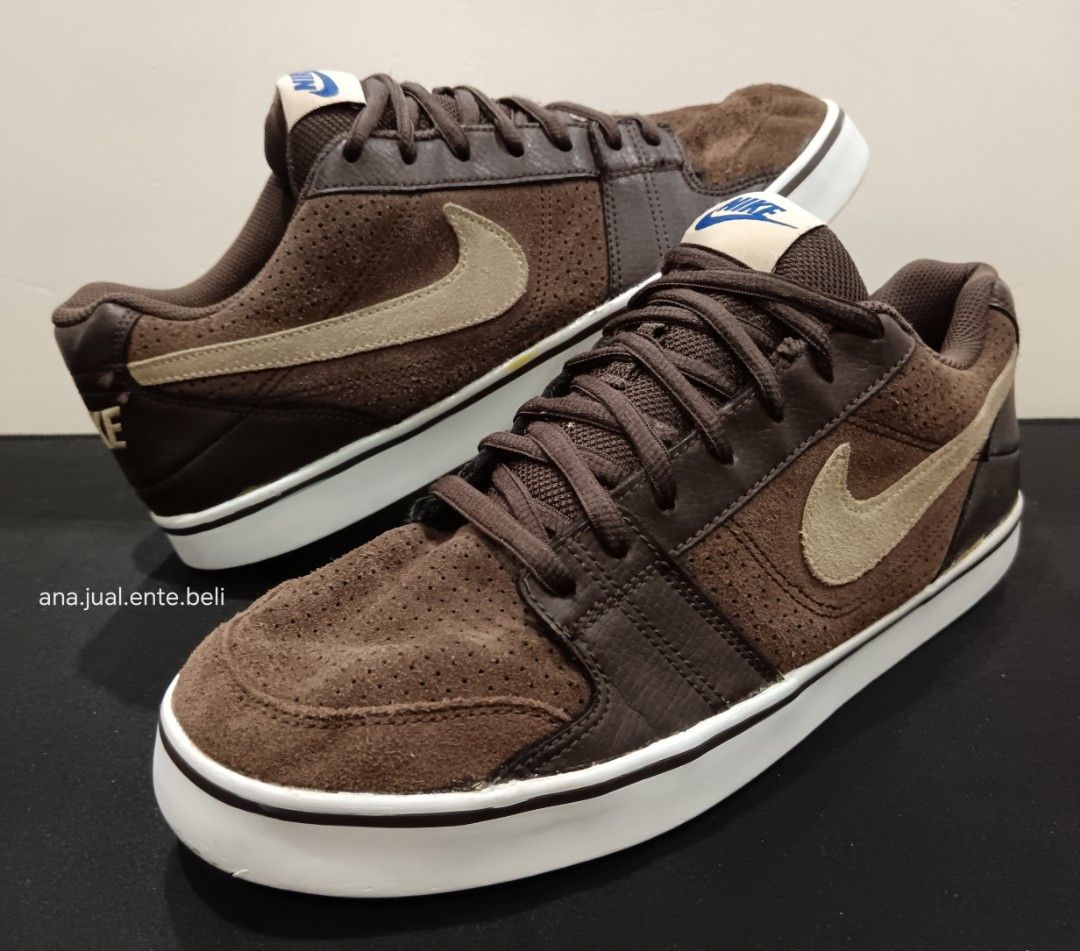 Nike ruckus low hot sale
