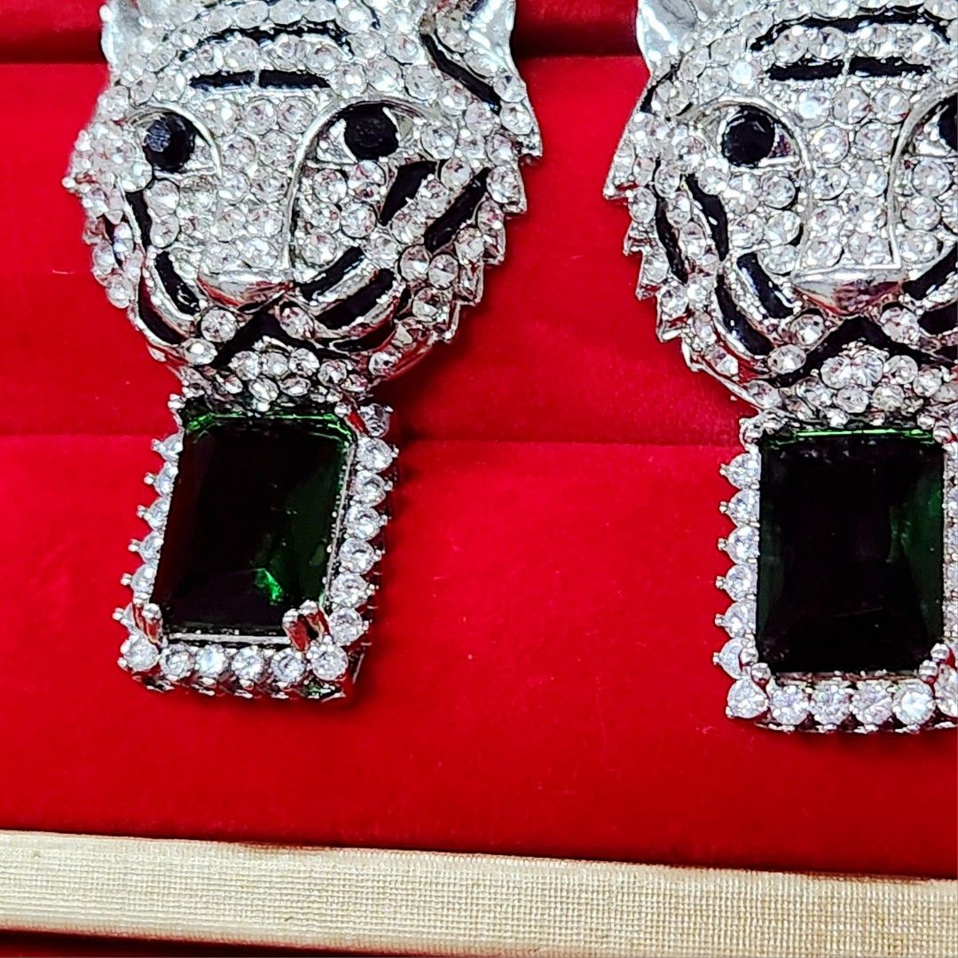 Cartier discount tiger earrings
