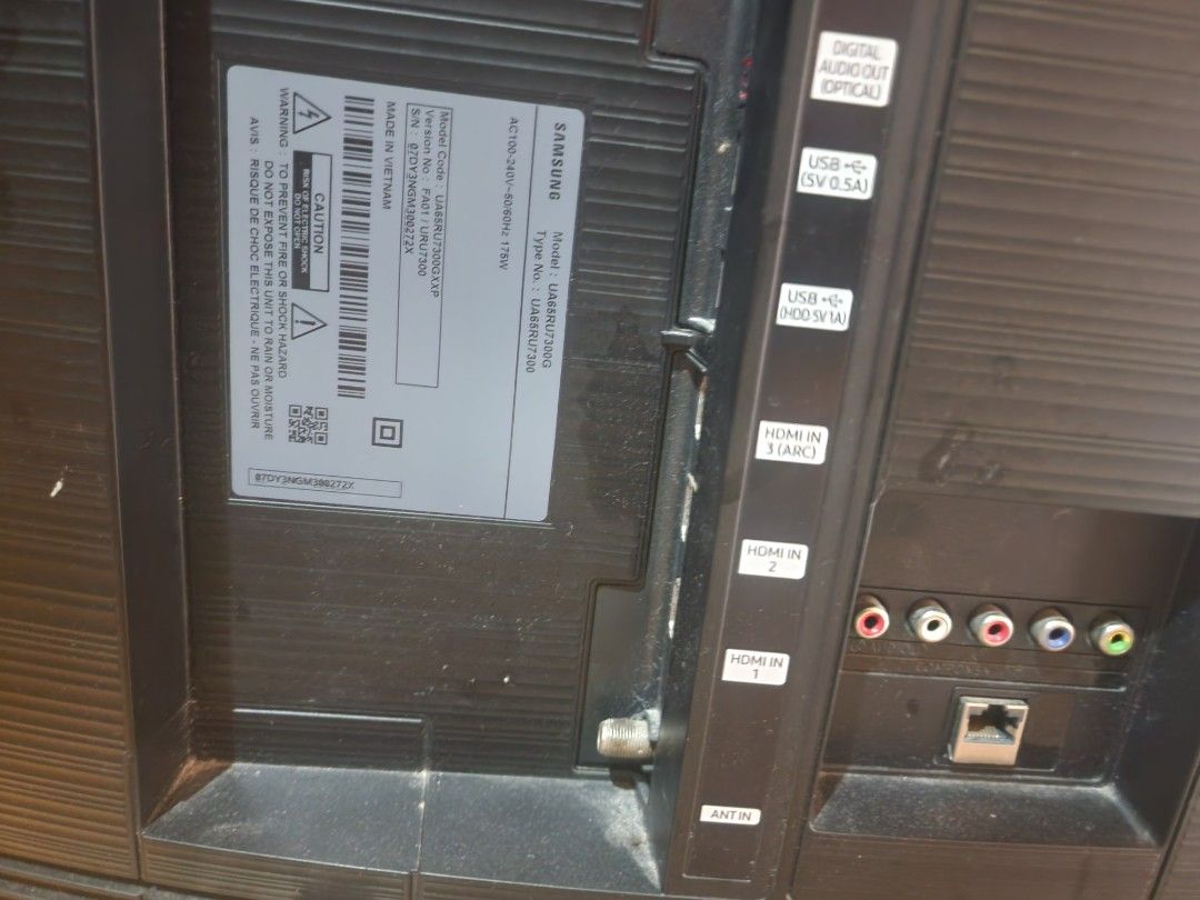 Samsung 65 Curved TV ( defective) (Category: TV) located in Manila. Submitted by raylit21 (Listing ID 1275733402, Image 1). Description: Broken LCD panel .for parts selling as is..
