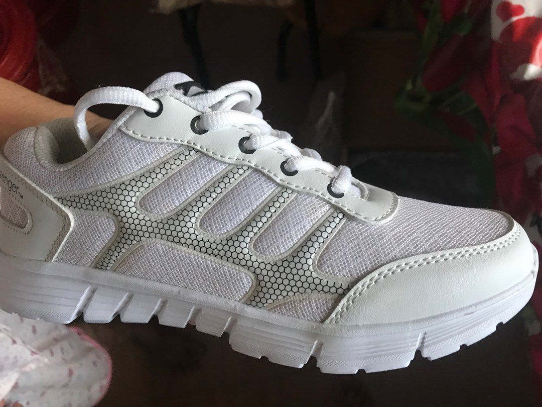 Size EU 36 US 4.5 Brand new. Selling due to wrong size Luxury