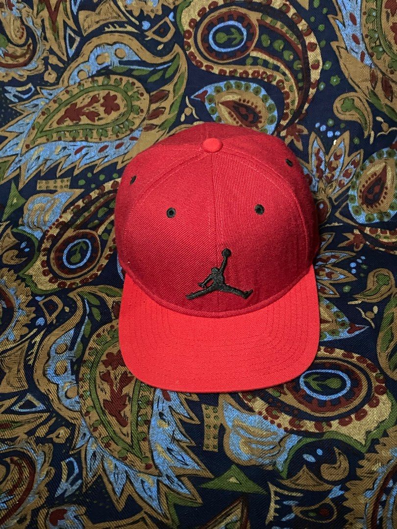 Red jordan snapback sales