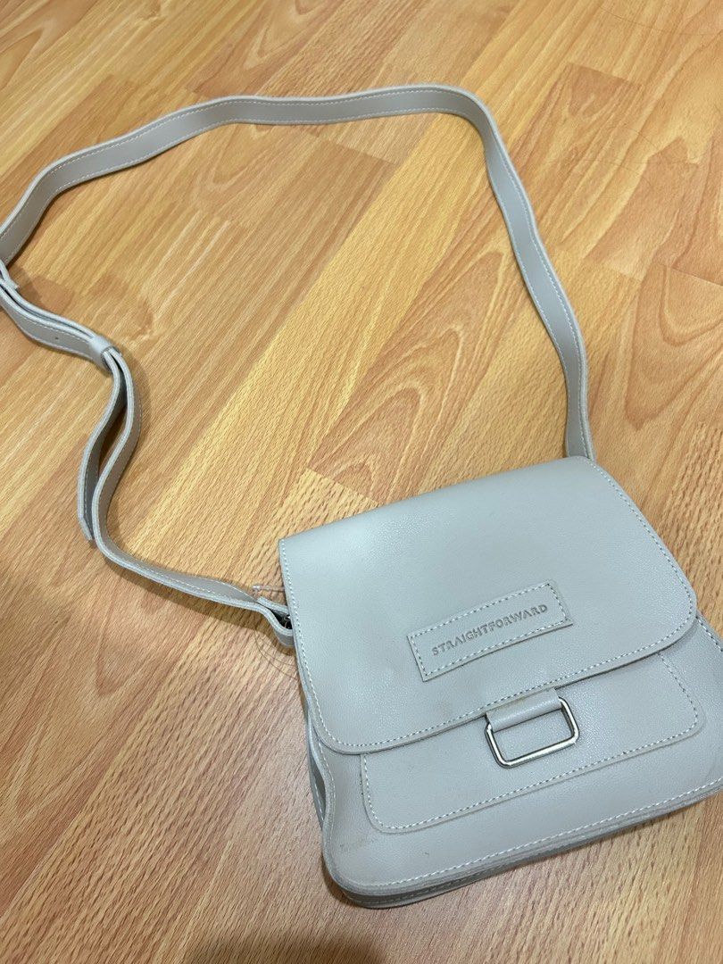 Straightforward Crossbody Bag (Category: Cross-body Bags) located in Manila. Submitted by helloitsmarg (Listing ID 1275732019, Image 1). Description: .