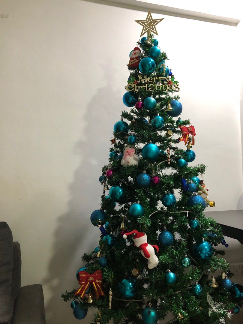 Tall Artificial Christmas Tree (6ft), Everything Else on Carousell