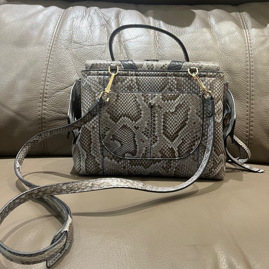 Tods python wave bag （分類：手袋及銀包）位於 Hong Kong。 由 annie826 提交（商品編號 1275749966，圖片 2）。簡介： 。