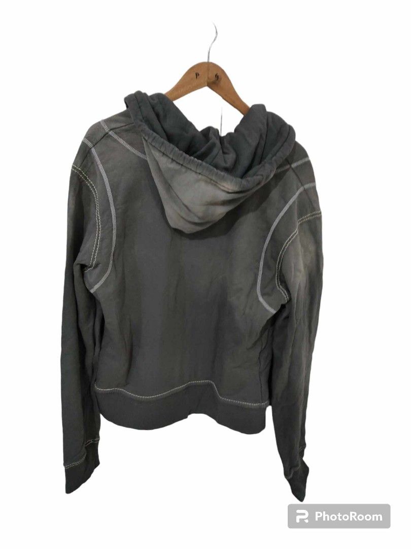 True Religion hoodie jacket (Category: Coats, Jackets and Outerwear) located in Makati City. Submitted by m0ther (Listing ID 1275727166, Image 2). Description: Size - XL Brand New bought in Canada.