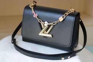 (Category: ) located in . Submitted by luxurbagonlineshop (Listing ID 1138269889, Image 1). Description: .