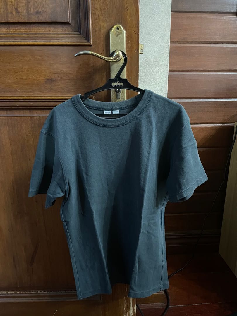 Uniqlo Blue Green Shirt (Category: Tshirts & Polo Shirts ) located in Quezon City. Submitted by cbean1 (Listing ID 1275721841, Image 1). Description: Bought from Uniqlo Size Small SF c/o buyer MOP: BPI GCash.