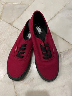 (Category: ) located in . Submitted by ThatLittleWardrobe (Listing ID 1275653912, Image 1). Description: .
