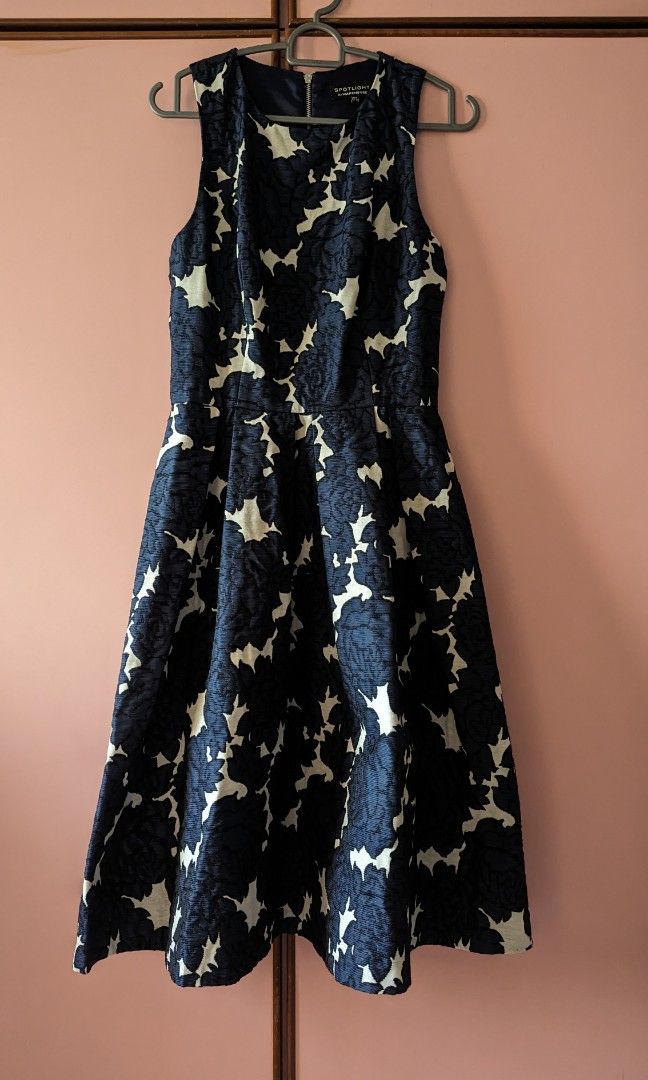 Warehouse navy floral shop dress