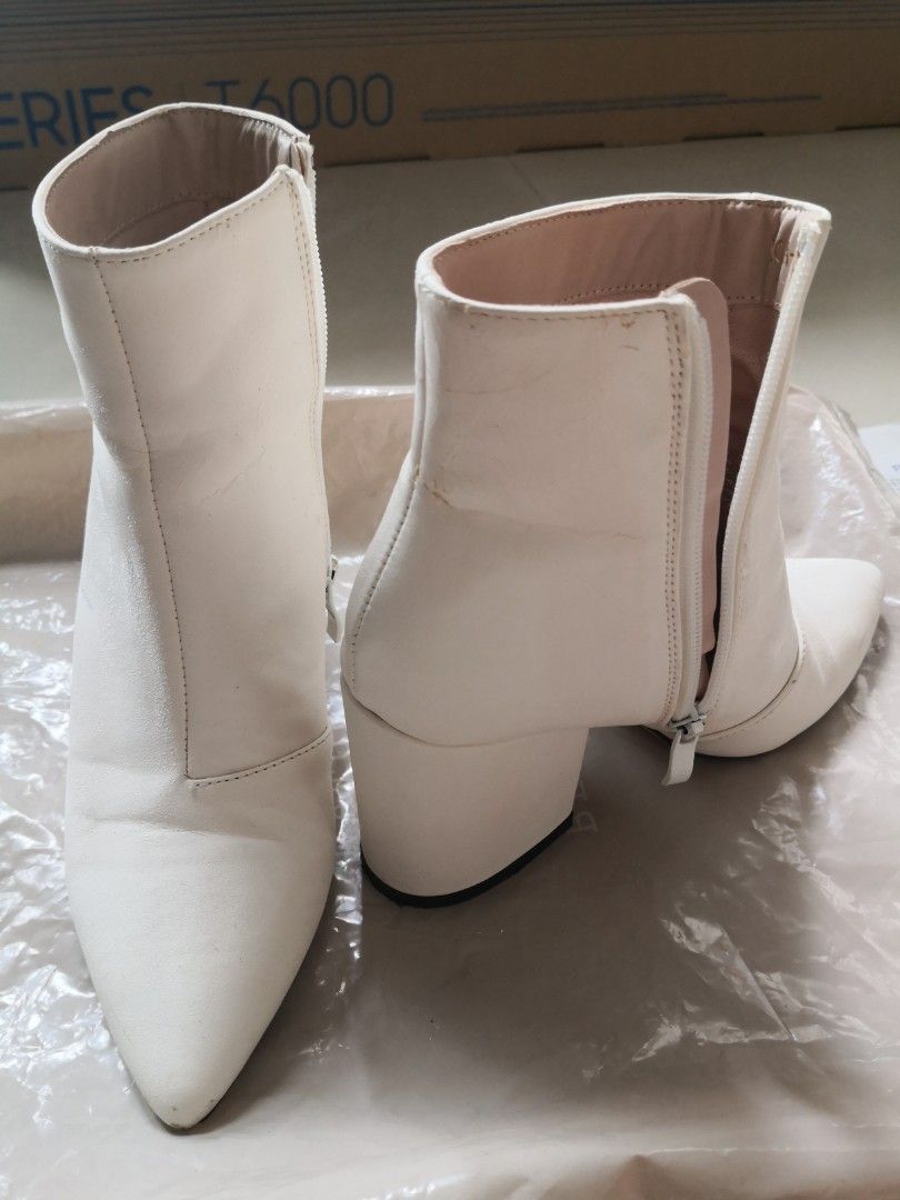 White boots on sale size 3