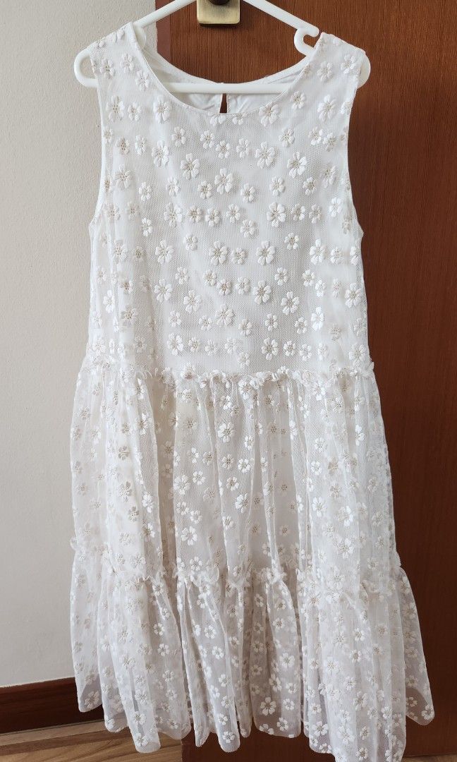 White on sale daisy dress