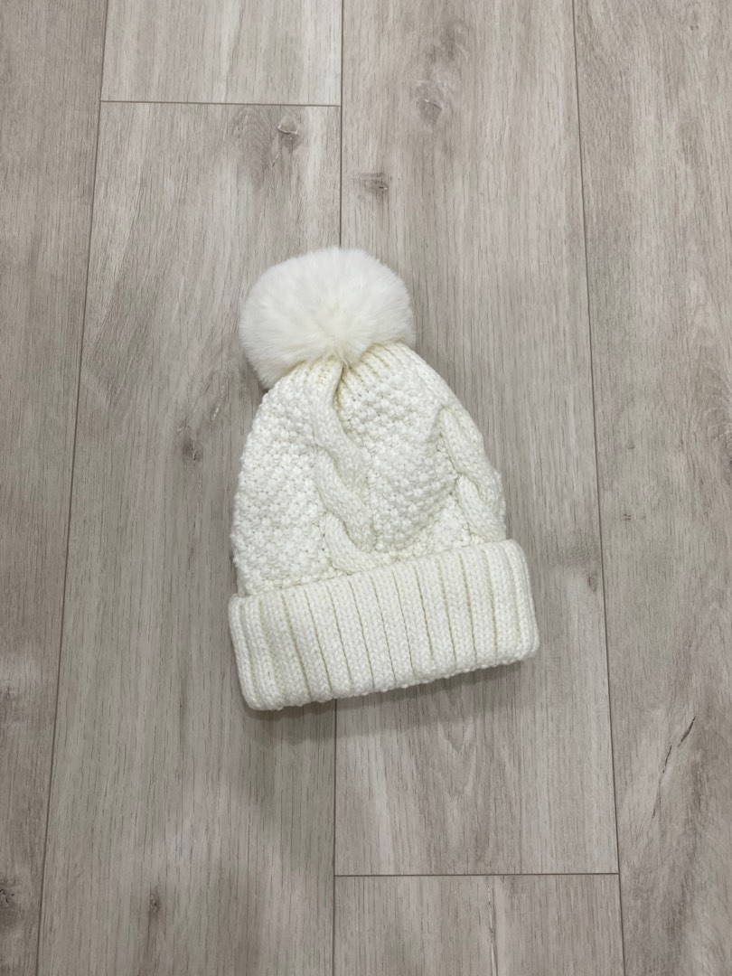 White winter outlet hat womens