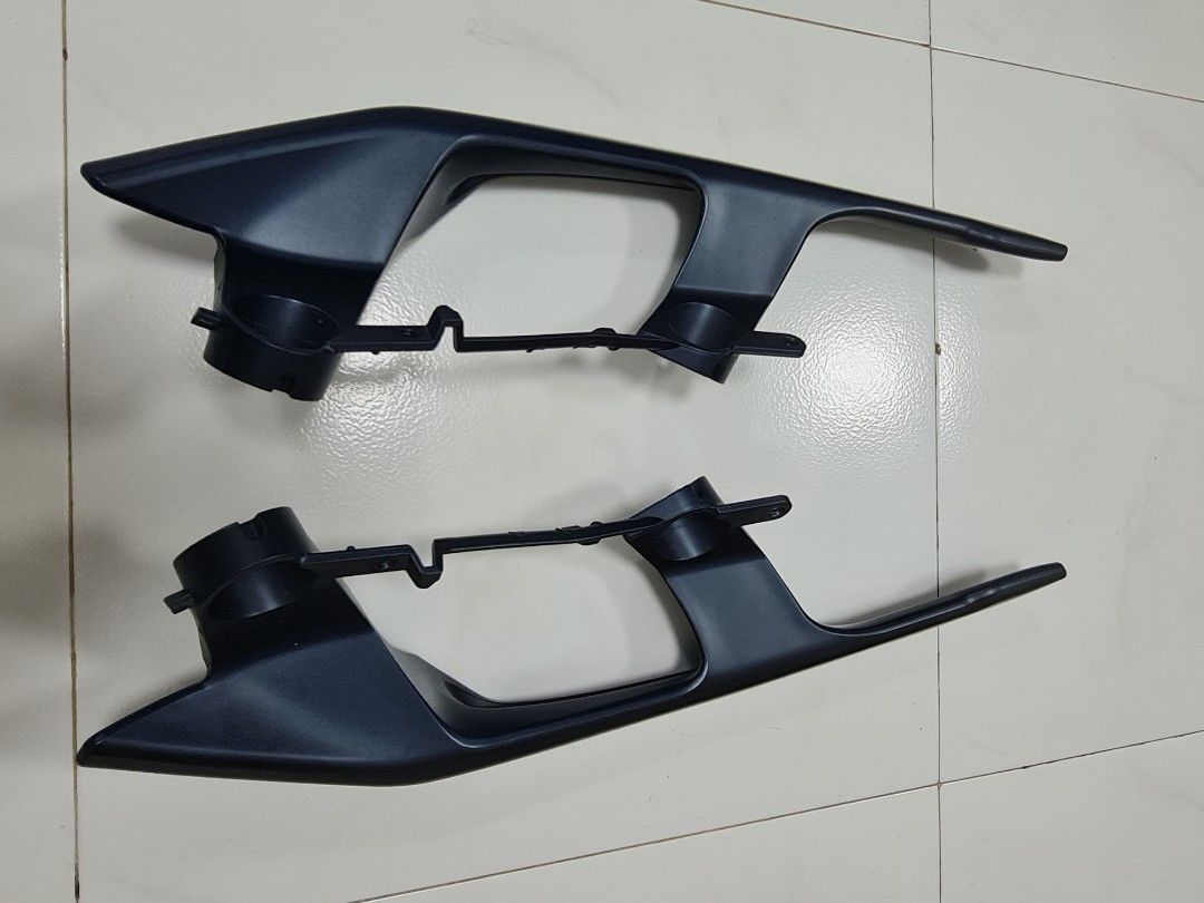 Yamaha x max v2 assist grip / spoiler YAMAHA, Motorcycles 