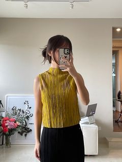Zara yellow pleated hotsell top