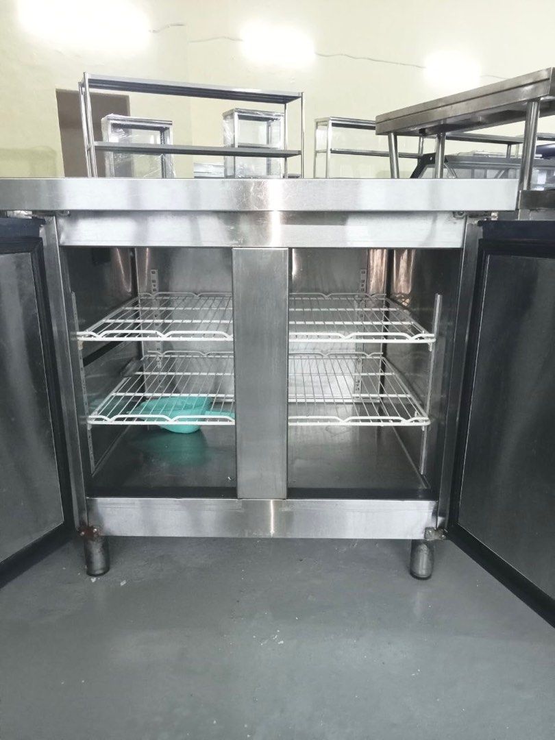 4 ft Couter Table top chiller ( sandwiches) Recon, TV & Home Appliances ...