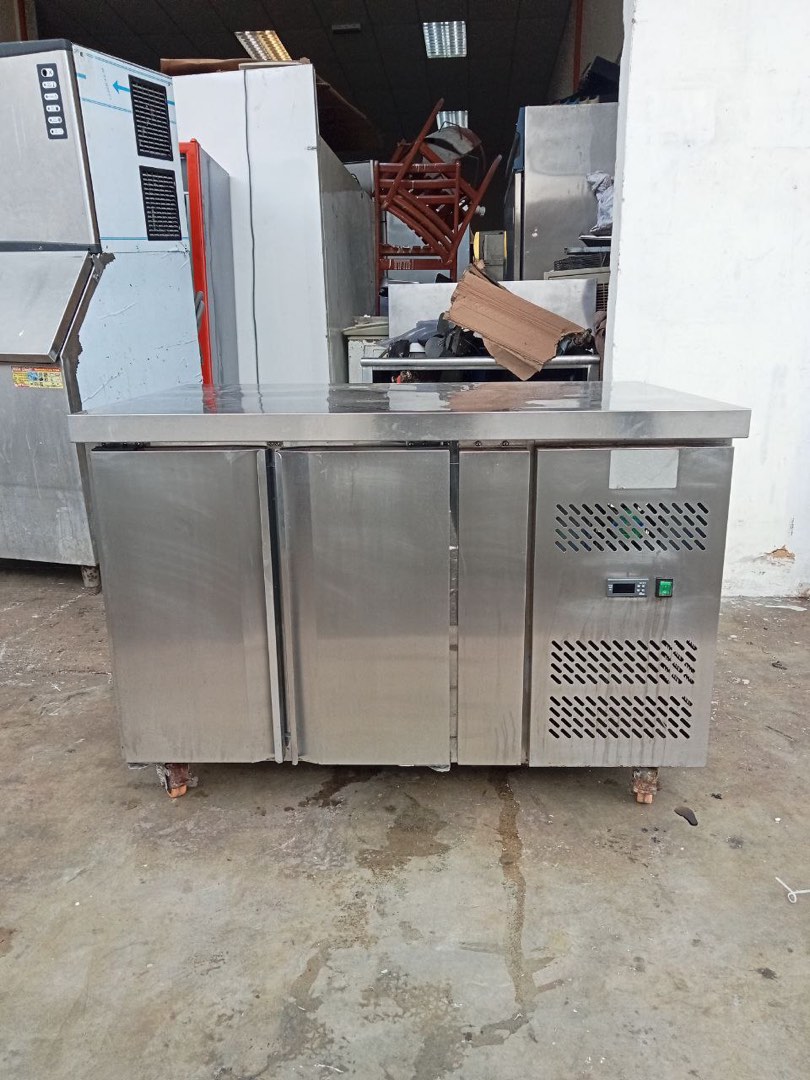 4ft. Couter table top freezer (17C') Recon, TV & Home Appliances