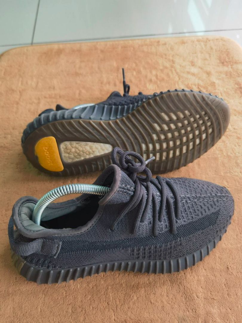 Yeezys size 3y best sale