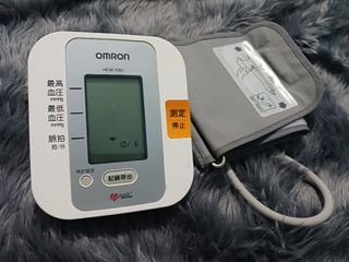 Affordable OMRON blood pressure monitor HEM-7051 (LIKE NEW) 👌