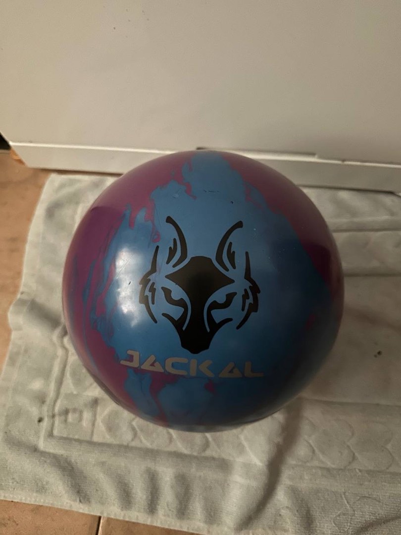 alpha jackal bowling ball, Sports Equipment, Sports & Games, Billiards