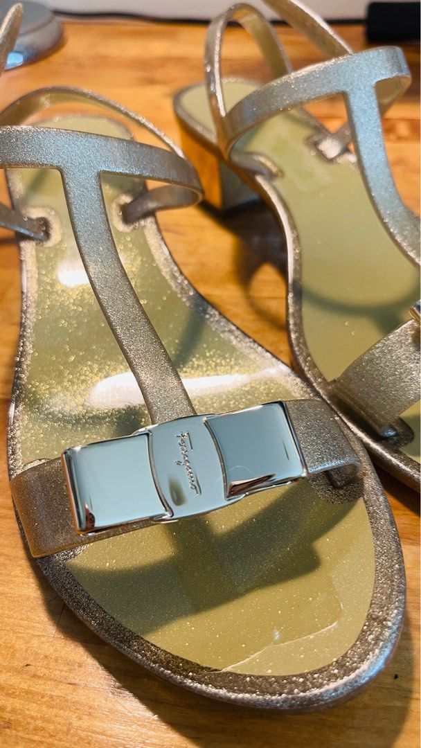 Ferragamo favilia sale jelly sandals