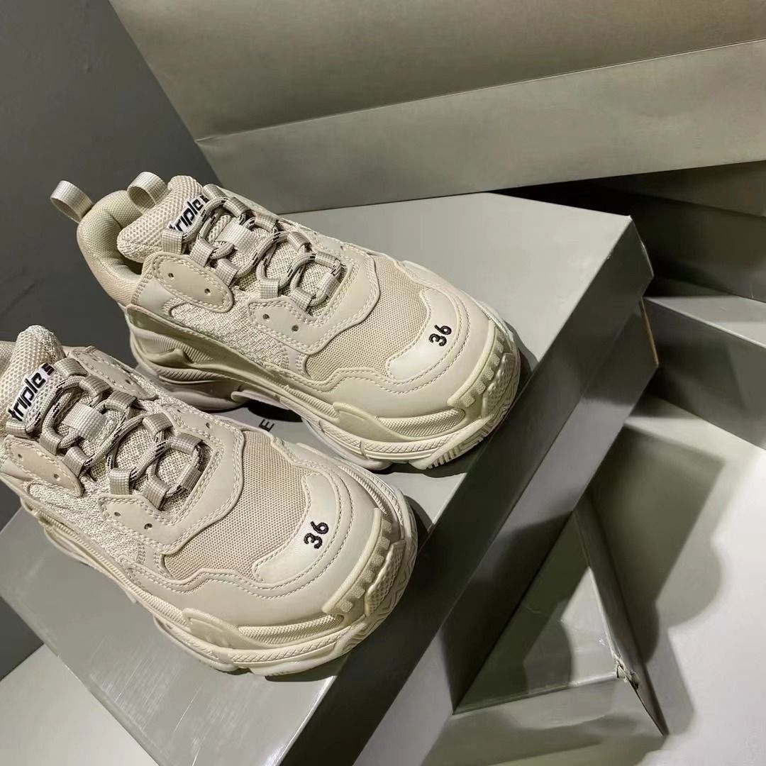 Balenciaga Triple S 老爹鞋男女同款米白色size：35-48, 名牌, 鞋及波