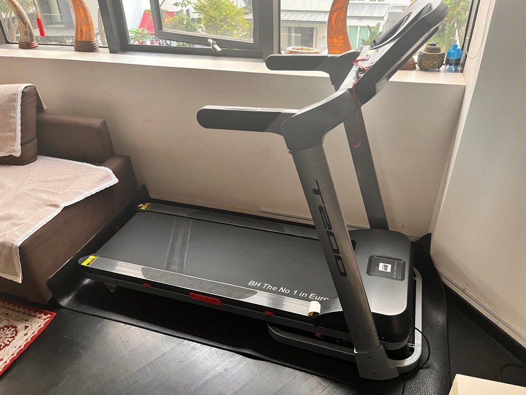 BH Treadmill T200