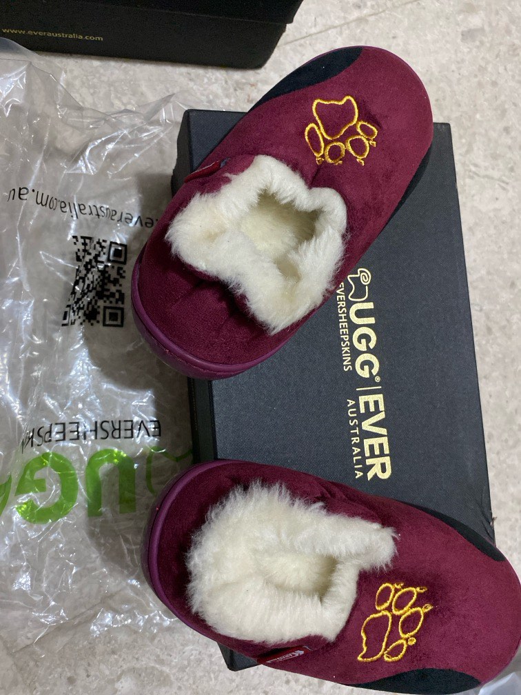 BNIB UGG sheepskin EUR30 31 girls snowshoes Anna Frozen slippers Disney sandals Cable EU34 ballet flats