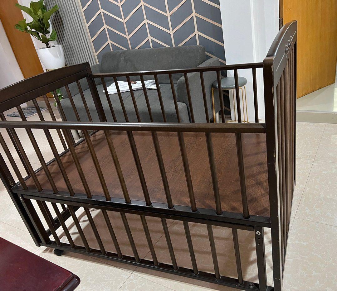 Crib including mattress (Category: Cots & Cribs) located in Legazpi City. Submitted by reiyhacordovs (Listing ID 1278146385, Image 1). Description: Crib with foam mattress, convertible to co-sleeper. (PICK-UP ONLY or can be delivered but around Legazpi City only).