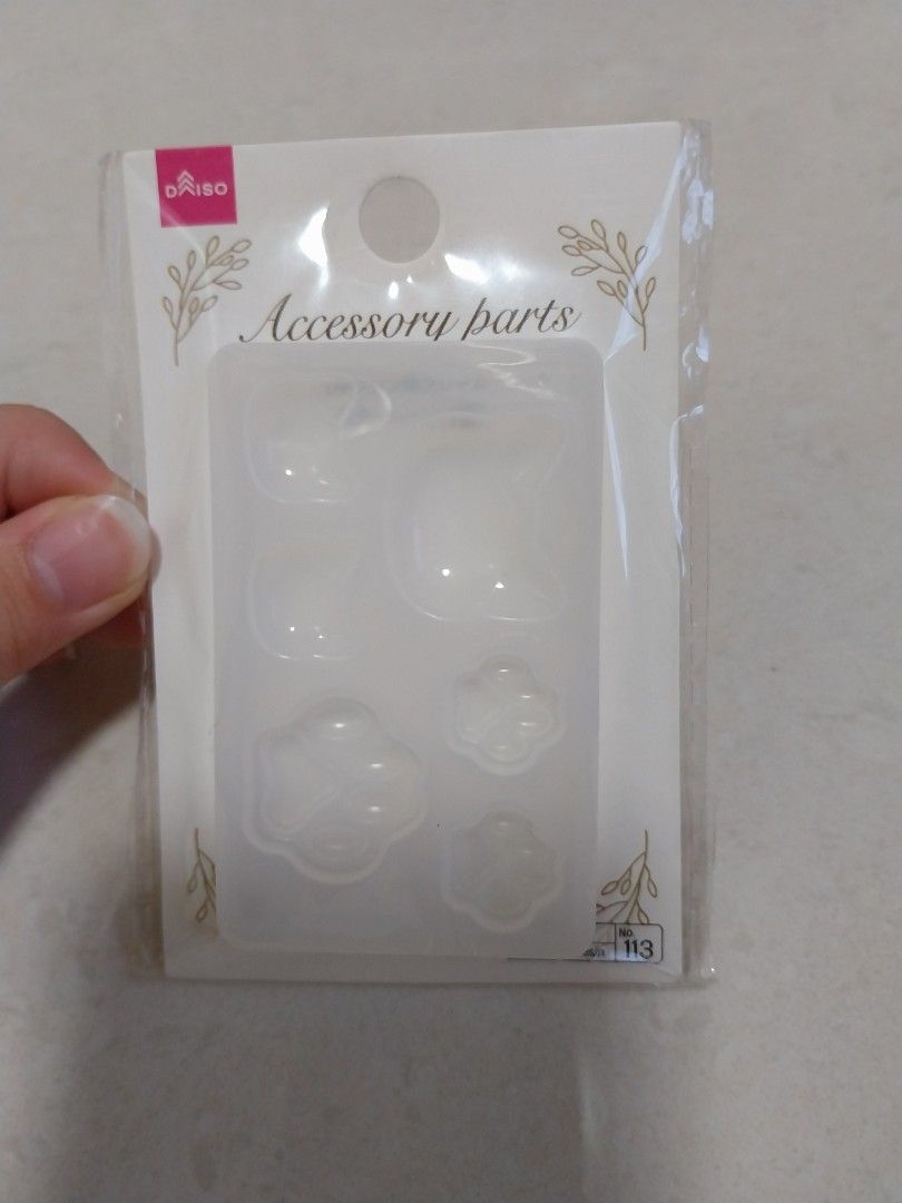 Daiso UV resin Cat/ cat paw mold, Hobbies & Toys, Stationery & Craft