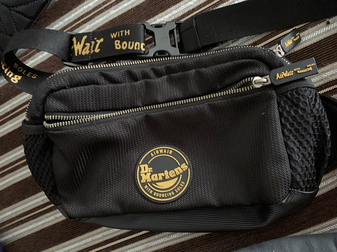 Dr martens best sale fanny pack