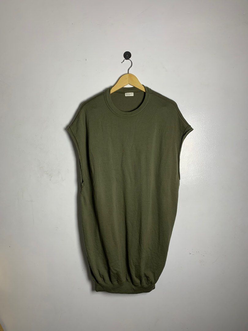 Dries Van Noten — French Sleeve Oversized Sweatshirt (Category: Sets & Coordinates) located in Manila. Submitted by cashincash0ut (Listing ID 1278390391, Image 1). Description: Length - 34” Chest - 24.5” Shoulders - 24.5” Hem - 13.5”.