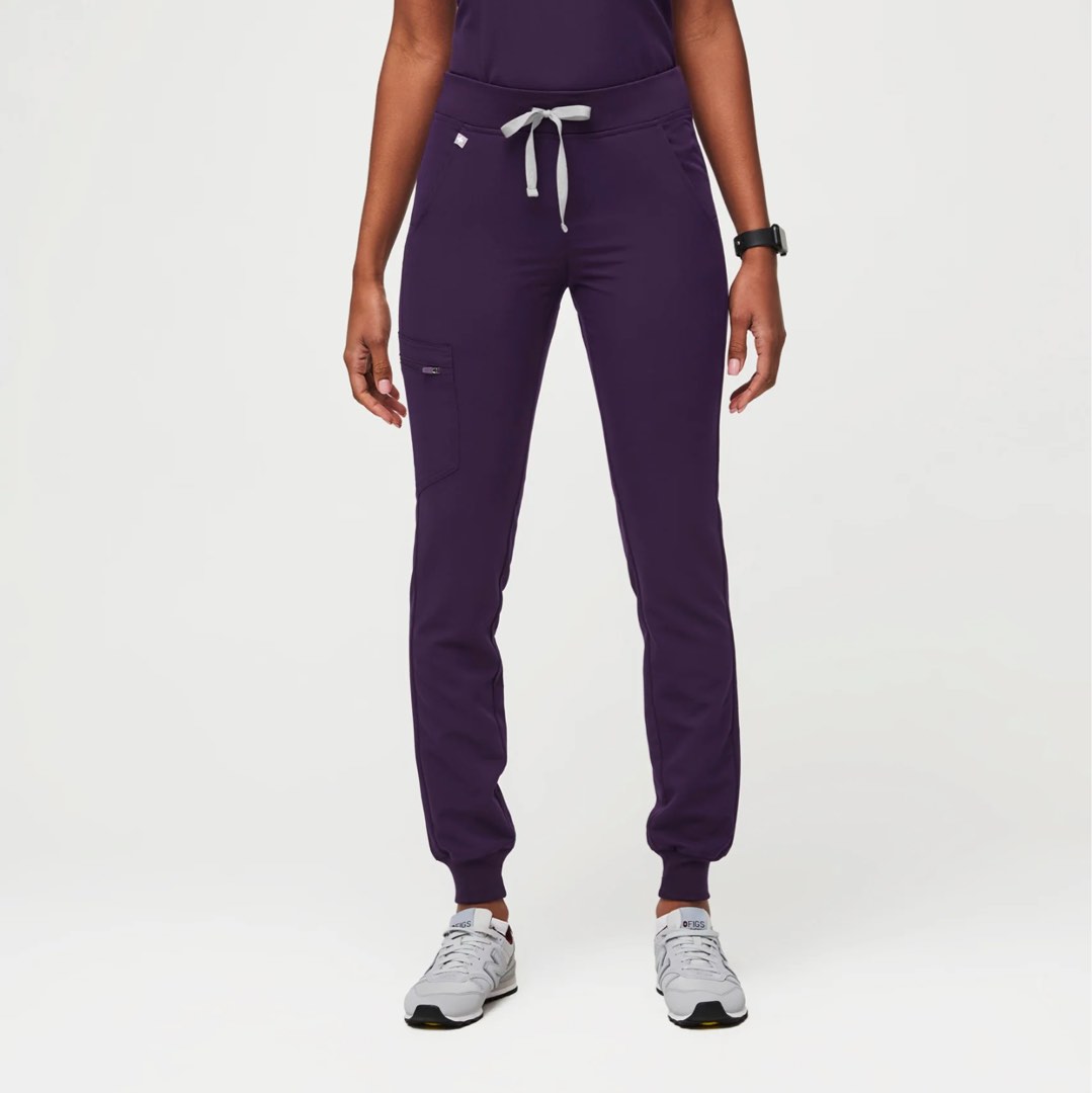 FIGS Scrubs - Purple Jam - Zamora Jogger Scrub Pants petite (Small),  Women's Fashion, Activewear on Carousell