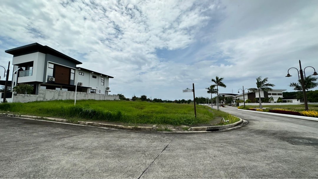 For Sale Corner Residential Lot in Alabang West Village, Daang Hari