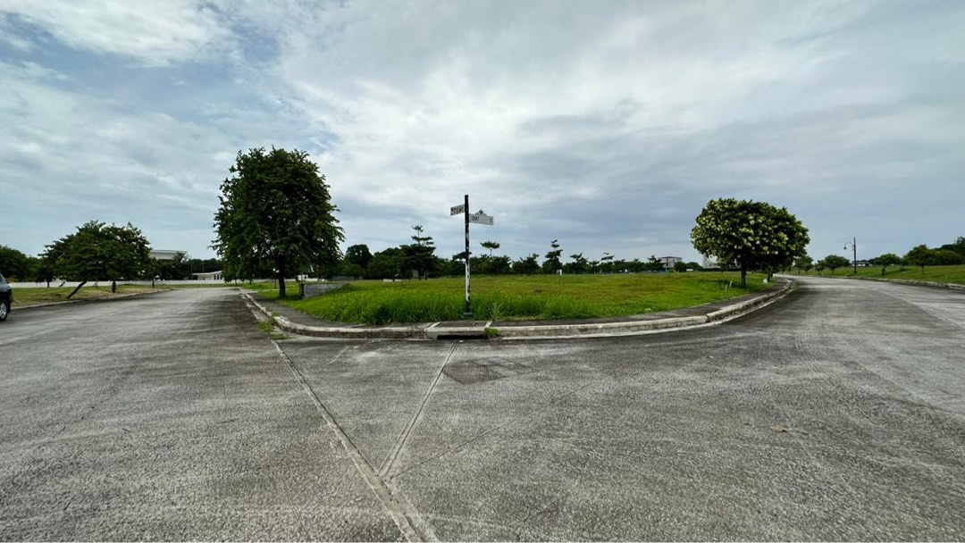 For Sale Corner Residential Lot in Alabang West Village, Daang Hari