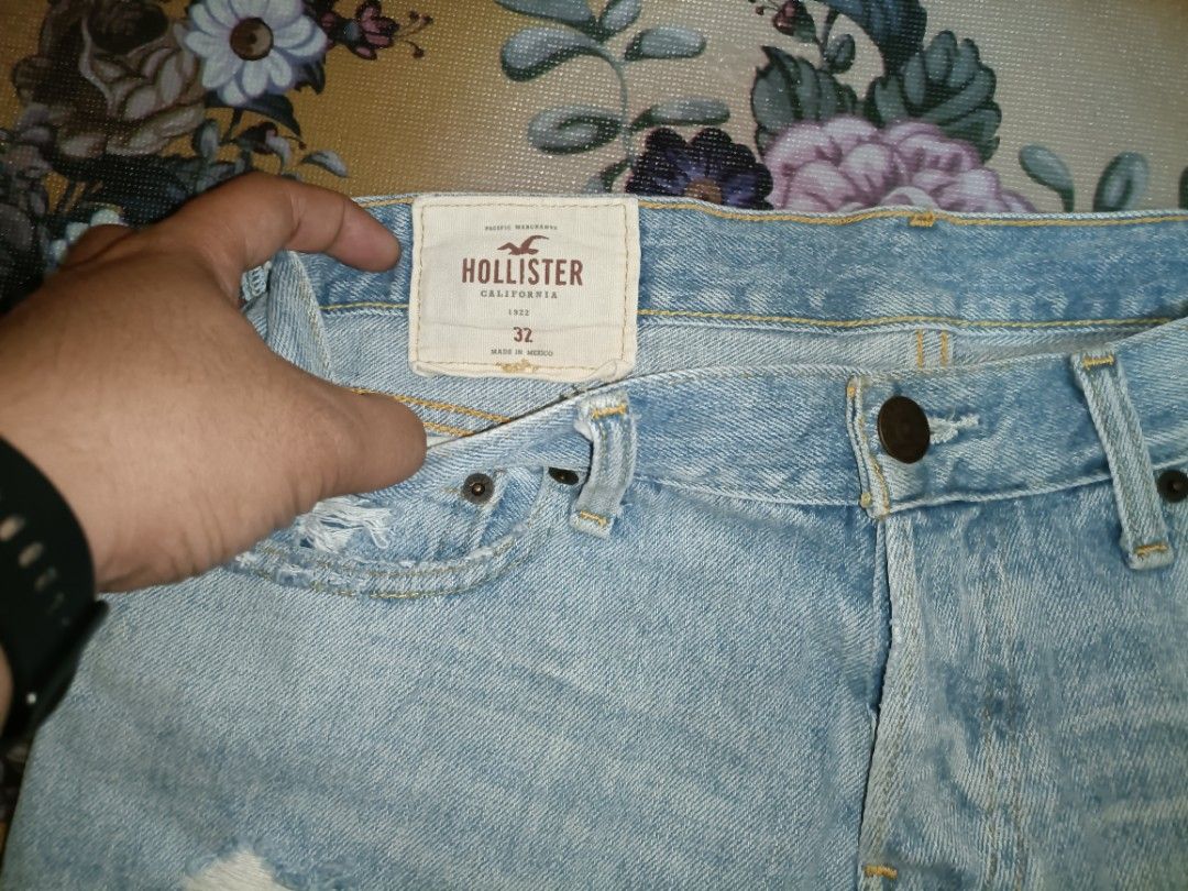 khaki Hollister jeans (waist size: 31), Men's Fashion, Bottoms, Jeans on  Carousell