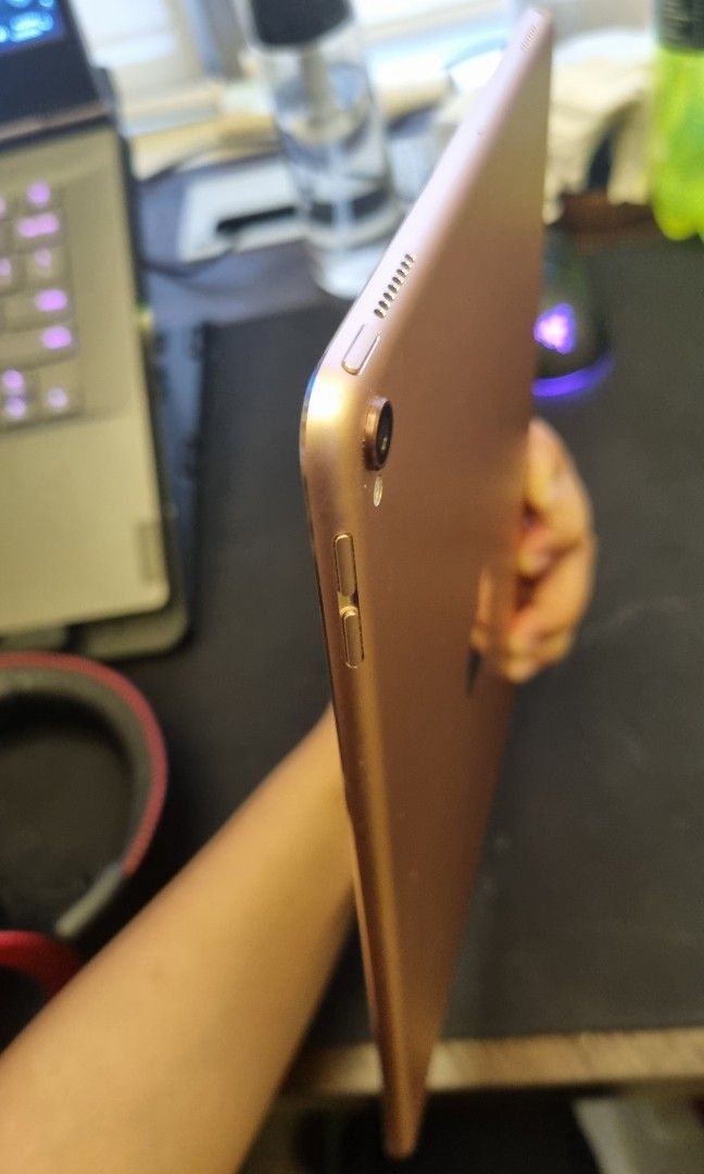 iPad Pro 10.5 inch Rose Gold (Category: iPad) located in Manila. Submitted by Frezcooo (Listing ID 1278189540, Image 3). Description: Ipad pro 10.5 inch (2017) Rose Gold 64 gb Still in good condition No dents No LCD issue but with one crack sa glass Very good to use for watching, studying, etc. High refresh rate screen kaya sobrang fluid kapag nagsswipe Malinaw na camera and good speakers! Very good budget alternative when considering an ipas ver
