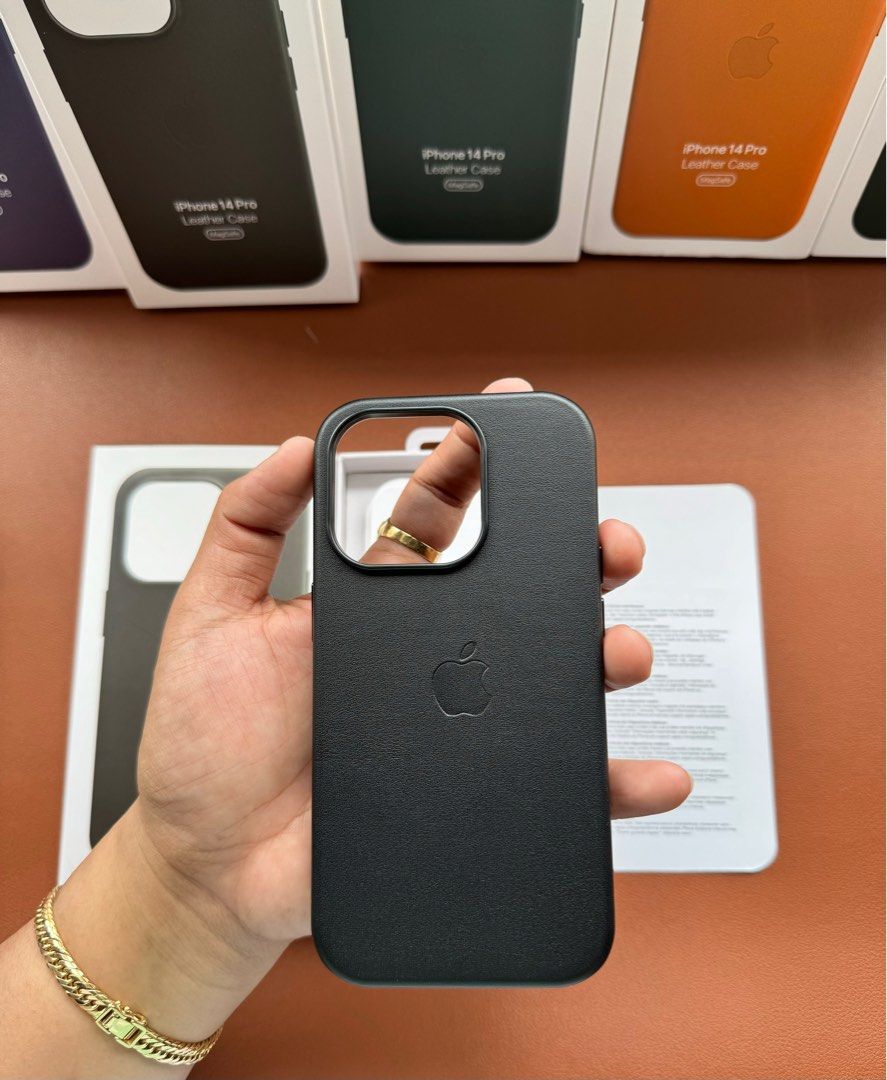 iPhone 14 Pro Magsafe Leather Case With Animation (Midnight Black) (Category: Cases & Sleeves) located in Quezon City. Submitted by danii_03 (Listing ID 1278185527, Image 1). Description: .