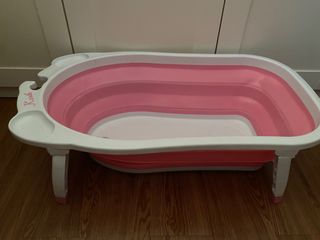 Twistshake - Casually taking a bath in our foldable bathtub