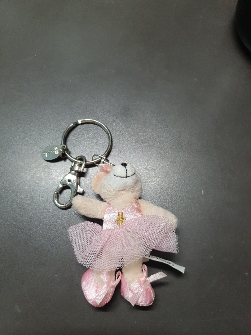 Keychains (Category: Accessories) located in Singapore. Submitted by yoonks (Listing ID 1278247434, Image 3). Description: can negotiate temesek bear stuff toy keychain- $2.50 harrods- $2 graduation- $1 any purchase gets one free pin or free keychain as shown in picture 3. everything shown in the pictures -$4.