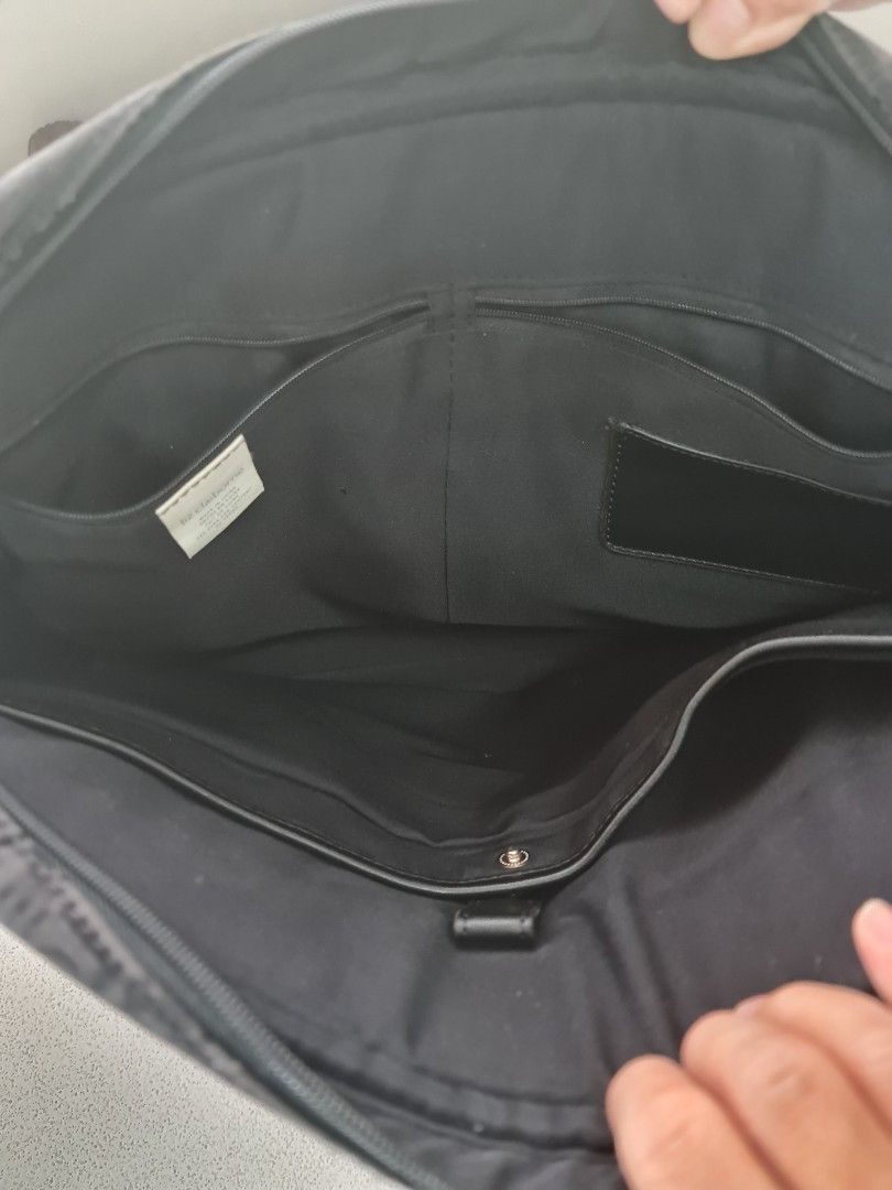 Liz Claiborne office bag (Category: Laptop Bags & Sleeves) located in Caloocan City. Submitted by 211sc (Listing ID 1278177907, Image 2). Description: authentic, bought from US. real leather handles. used for 2x to 3x only. don't bring laptop anymore, hence doesn't need the bag. rfs: decluttering.