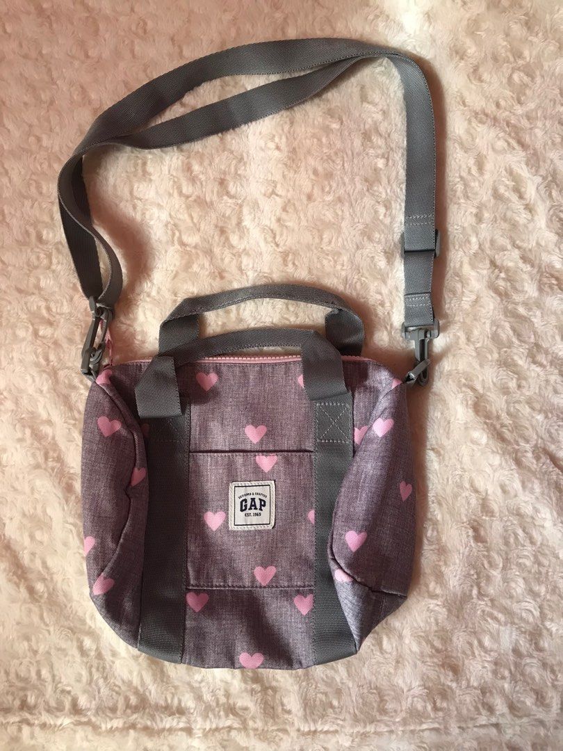 Mini Duffle Bag (Category: Cross-body Bags) located in Umingan. Submitted by sndra12 (Listing ID 1278269501, Image 1). Description: .