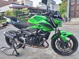 Motorcycle kawasaki z400