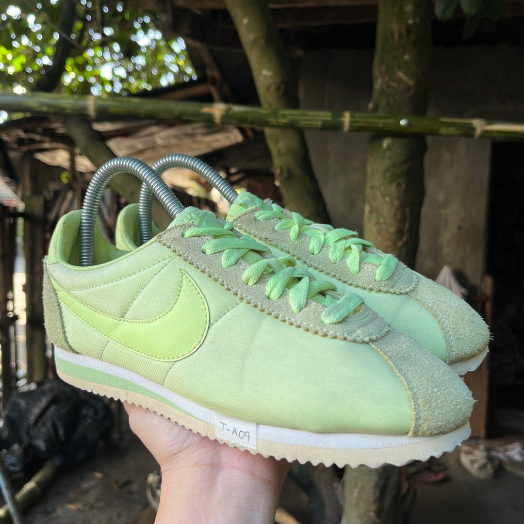 Nike cortez mint sales