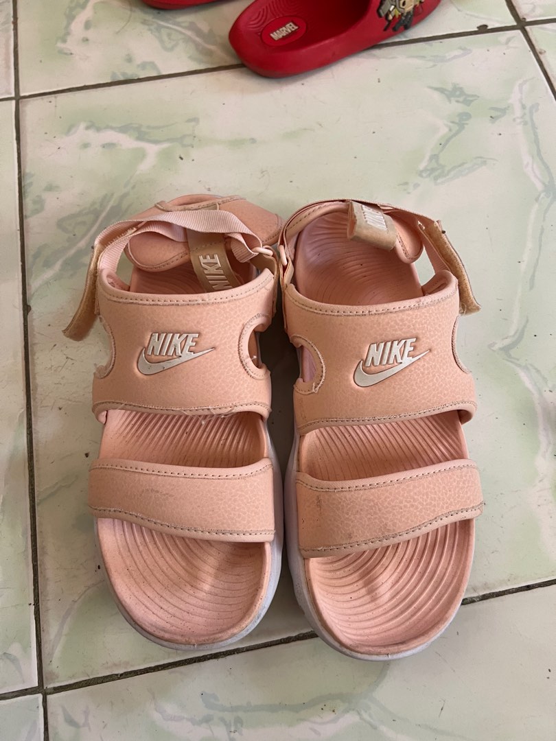 Nike sandals, Women's Fashion, Footwear, Sandals on Carousell