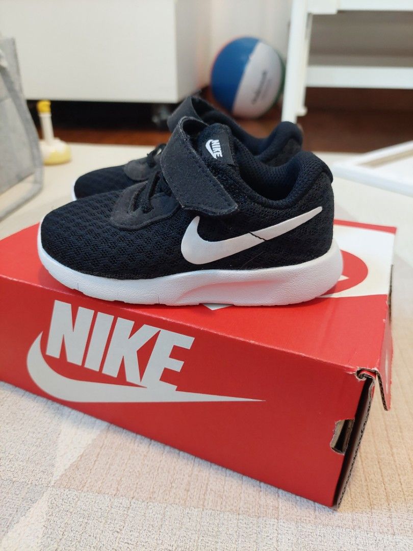 Nike tanjun 5c Babies Kids Babies Kids Fashion on Carousell